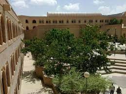 لإرغام الطلاب على دفع 36 الف دولار.. مليشيا الحوثي تلغي نظام الموازي في كلية الطب بجامعة صنعاء
