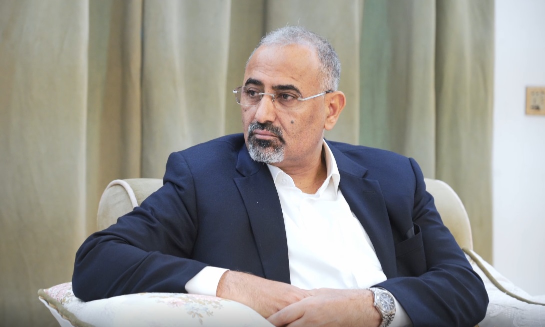 عيدروس الزبيدي يتفقد سير العمل في وزارة الزراعة والري والثروة السمكية