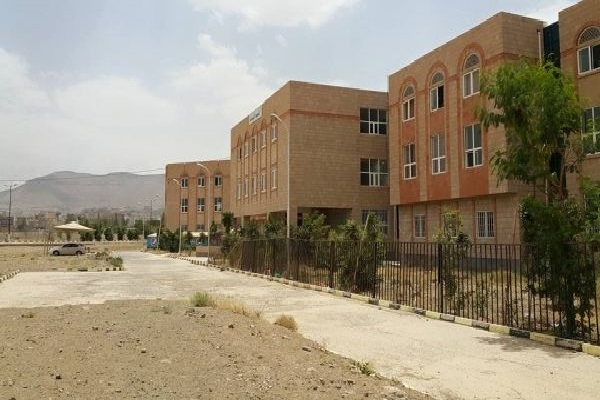 مليشيات الحوثي تقتحم سكن جامعة صنعاء وتطرد عوائل عدد من الأكاديميين