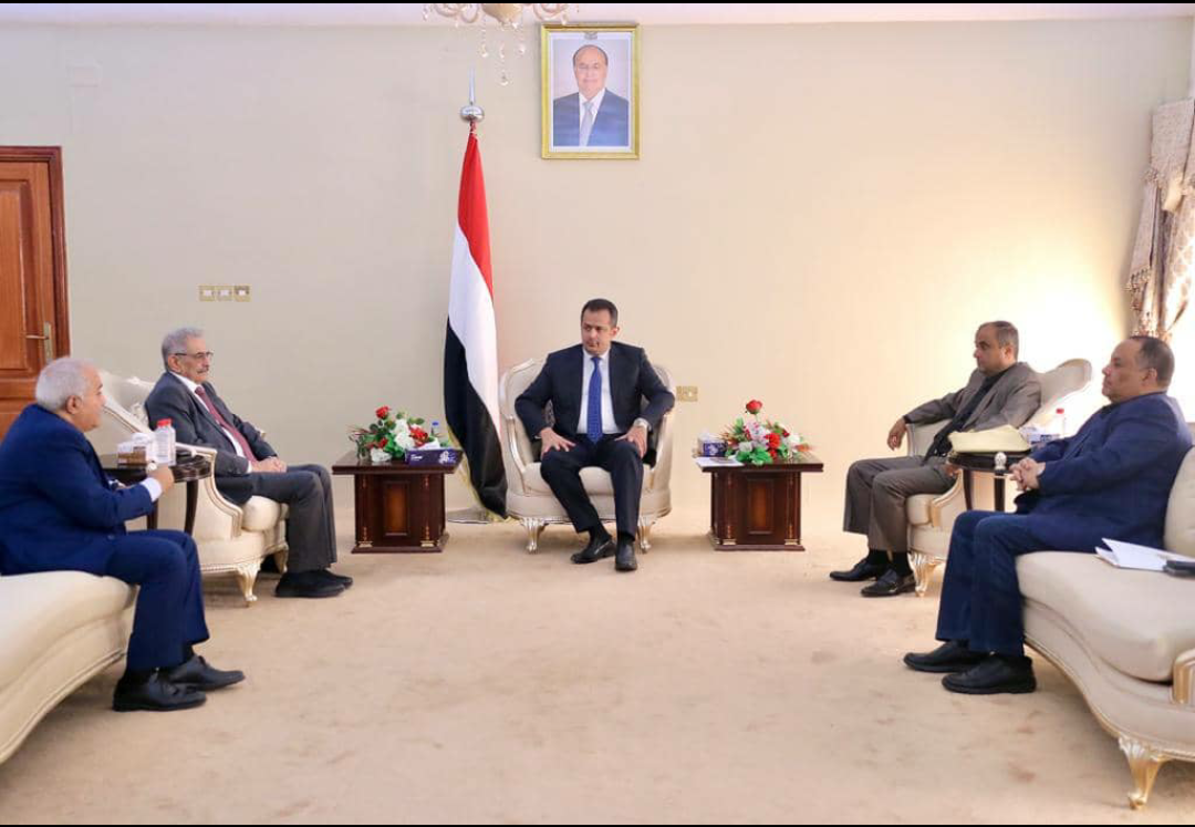 رئيس الوزراء يشدد على تجاوز الإختلالات القائمة وصرف المرتبات 
