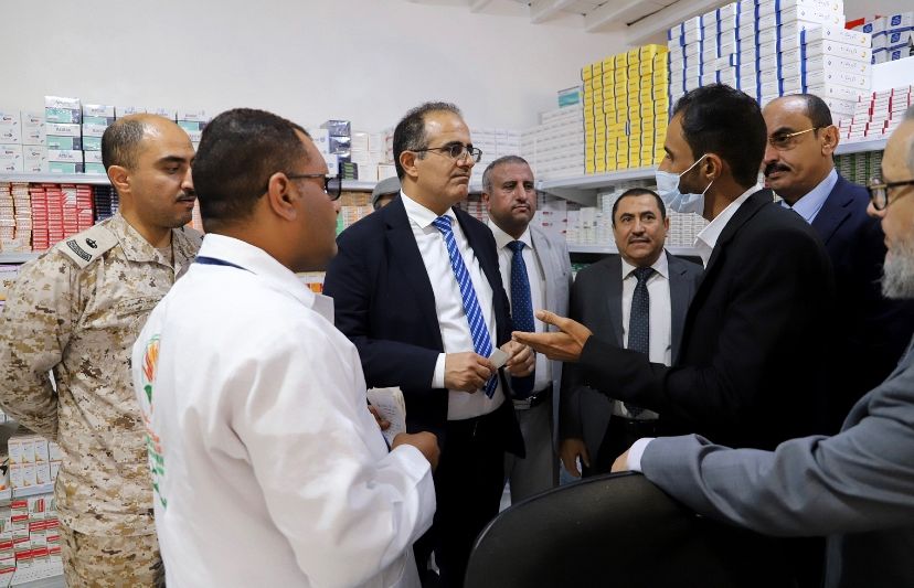 الوزير بحيبح يطلع على الاوضاع الصحية في حجة ويشيد بجهود مركز الملك سلمان للاغاثة