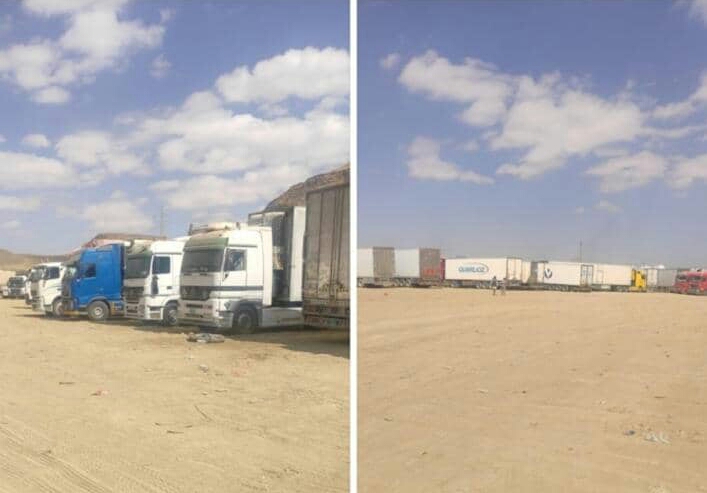 الحوثيون يحتجزون 40 شاحنة تجارية على مشارف صنعاء منذ عدة شهور .. والسبب صادم