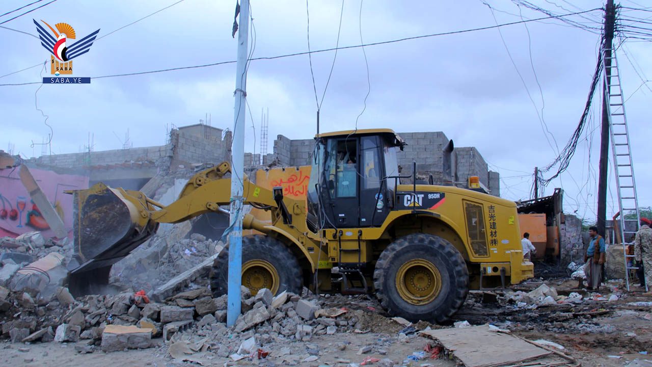 مليشيات الحوثي تهدم منازل ومتاجر المواطنين في مديرية المراوعة 