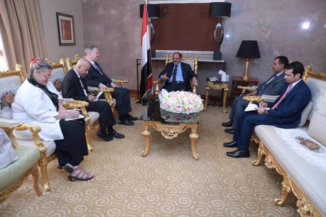 نائب رئيس الجمهورية يلتقي السفير الأمريكي لدى بلادنا