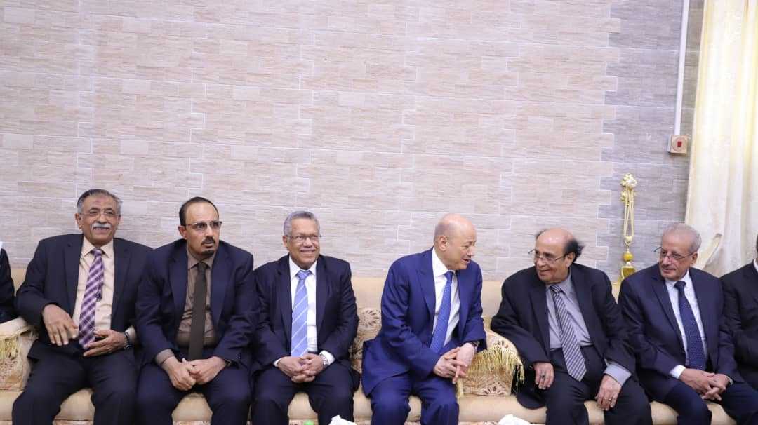العليمي من المكلا: حضرموت تعتبر محور الدولة وحاضنتها ومخرجات مشاورات أبنائها رسالة لكل اليمنيين
