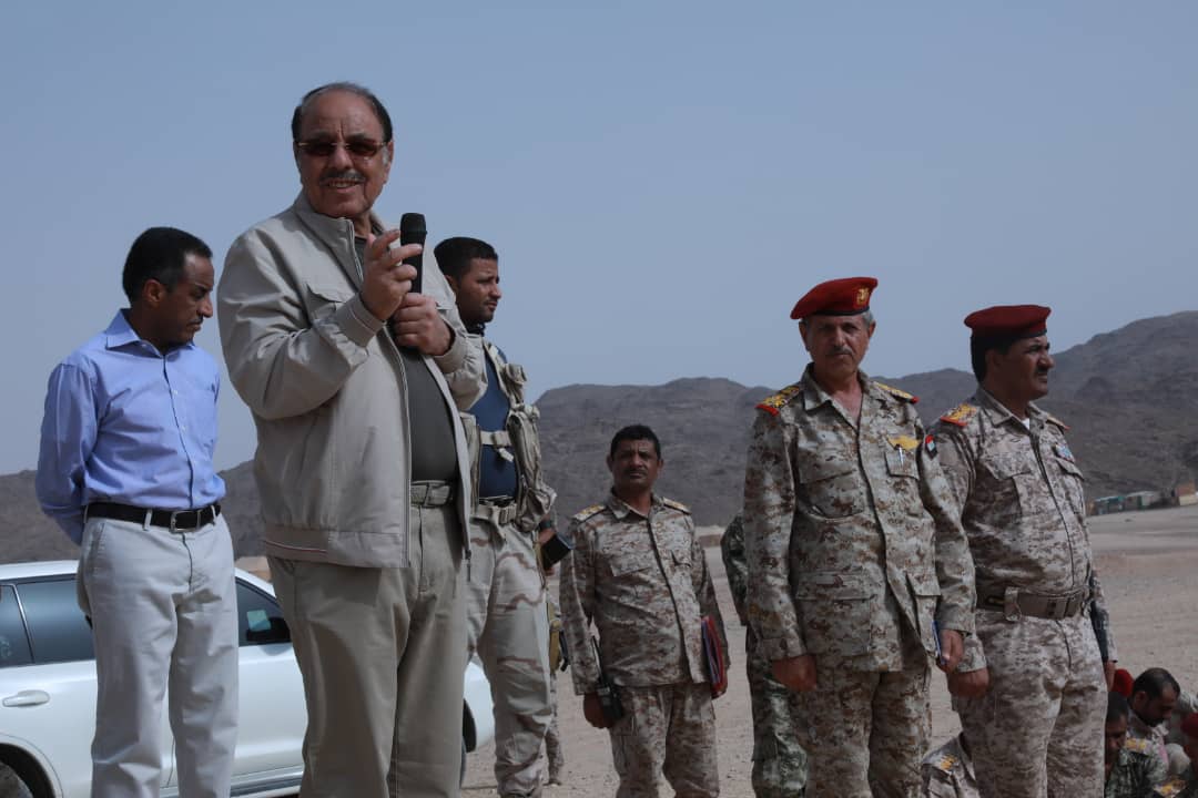 نائب الرئيس يطلع على مستوى التدريب والتأهيل لضباط وصف الجيش
