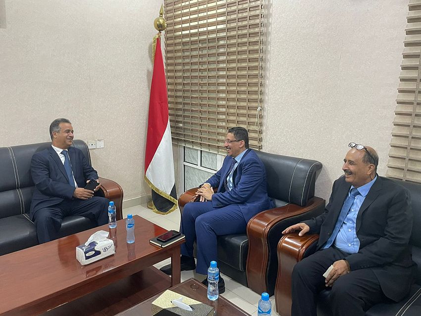بن مبارك يلتقي السفير الليبي
