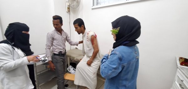 إصابة مواطن برصاص قناص حوثي في تعز