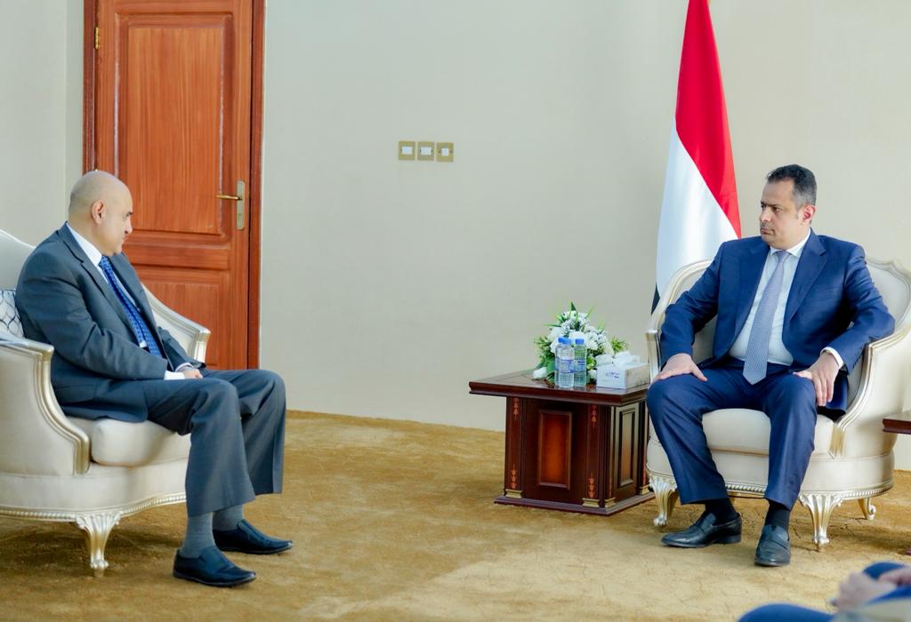 رئيس الوزراء يطلع على الانتصارات في جبهات تعز
