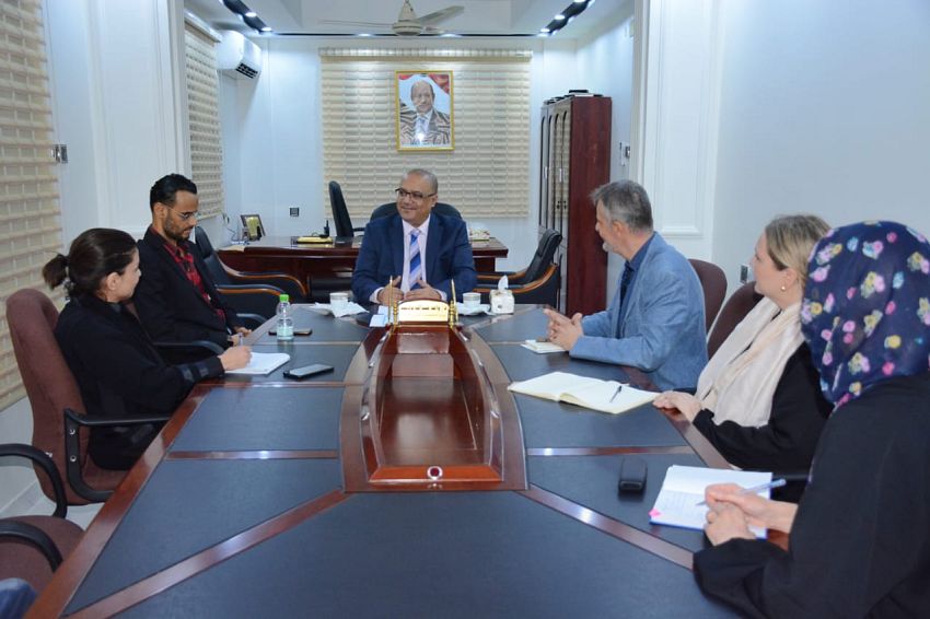 وزير التخطيط يناقش مع وفد وزارة الخارجية وشؤون الكومنولث أولويات العمل الإغاثي 