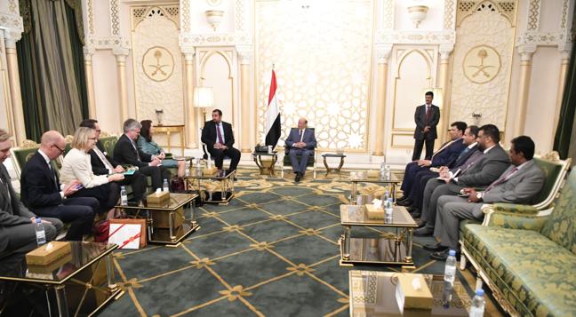 رئيس الجمهورية يشيد بجهود مملكة السويد لتحقيق السلام والاستقرار في اليمن