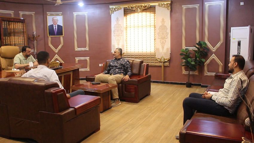 الوزير الحريزي يناقش التقرير العام لمشاريع صندوق صيانة الطرق