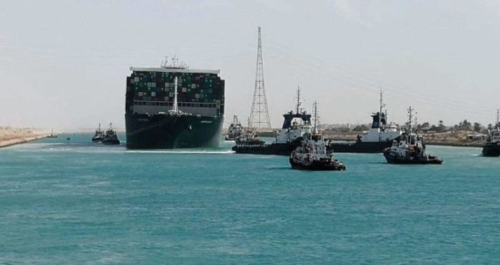 شركة شحن جديدة تتجنب قناة السويس بسبب هجمات الحوثيين على السفن في البحر الأحمر
