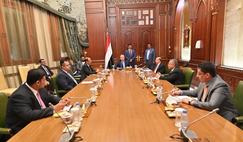 رئيس الجمهورية يترأس اجتماعاً استثنائياً لقيادات الدولة
