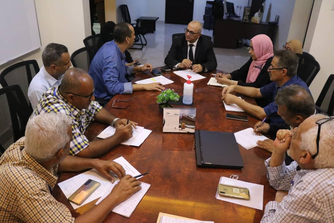 مناقشة إستعدادات مؤسسة المياه لمواجهة احتياجات الصيف