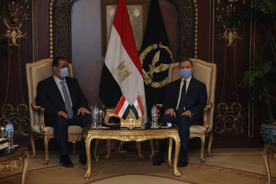 وزير الداخلية يبحث مع نظيره المصري التعاون الأمني بين البلدين الشقيقين