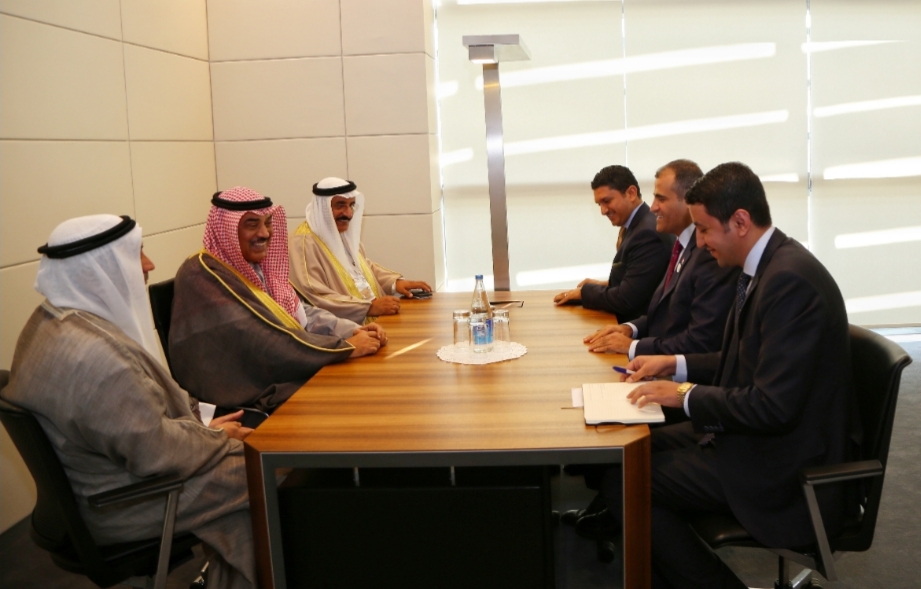 الحضرمي يبحث مع نائب رئيس الوزراء وزير الخارجية الكويتي العلاقات الثنائية بين البلدين
