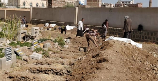المليشيات الحوثية تدفن 28 جثة مجهولة الهوية بصنعاء