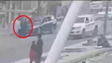 جريمة مروعة.. ميليشيا الحوثي تصفي أحد المواطنين وتدهسه أمام عائلته