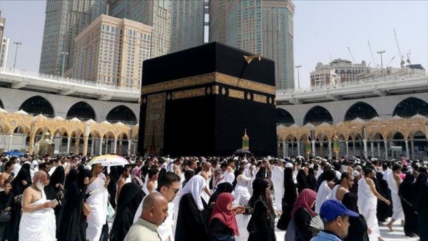 وزارة الأوقاف وهيئة النقل البري تناقشان آليات  التنسيق لنقل الحجاج والمعتمرين اليمنيين