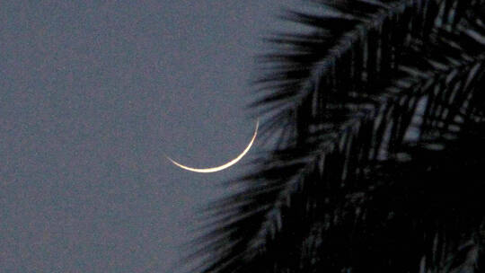 فلكي يمني شهير يعلن موعد أول أيام شهر رمضان
