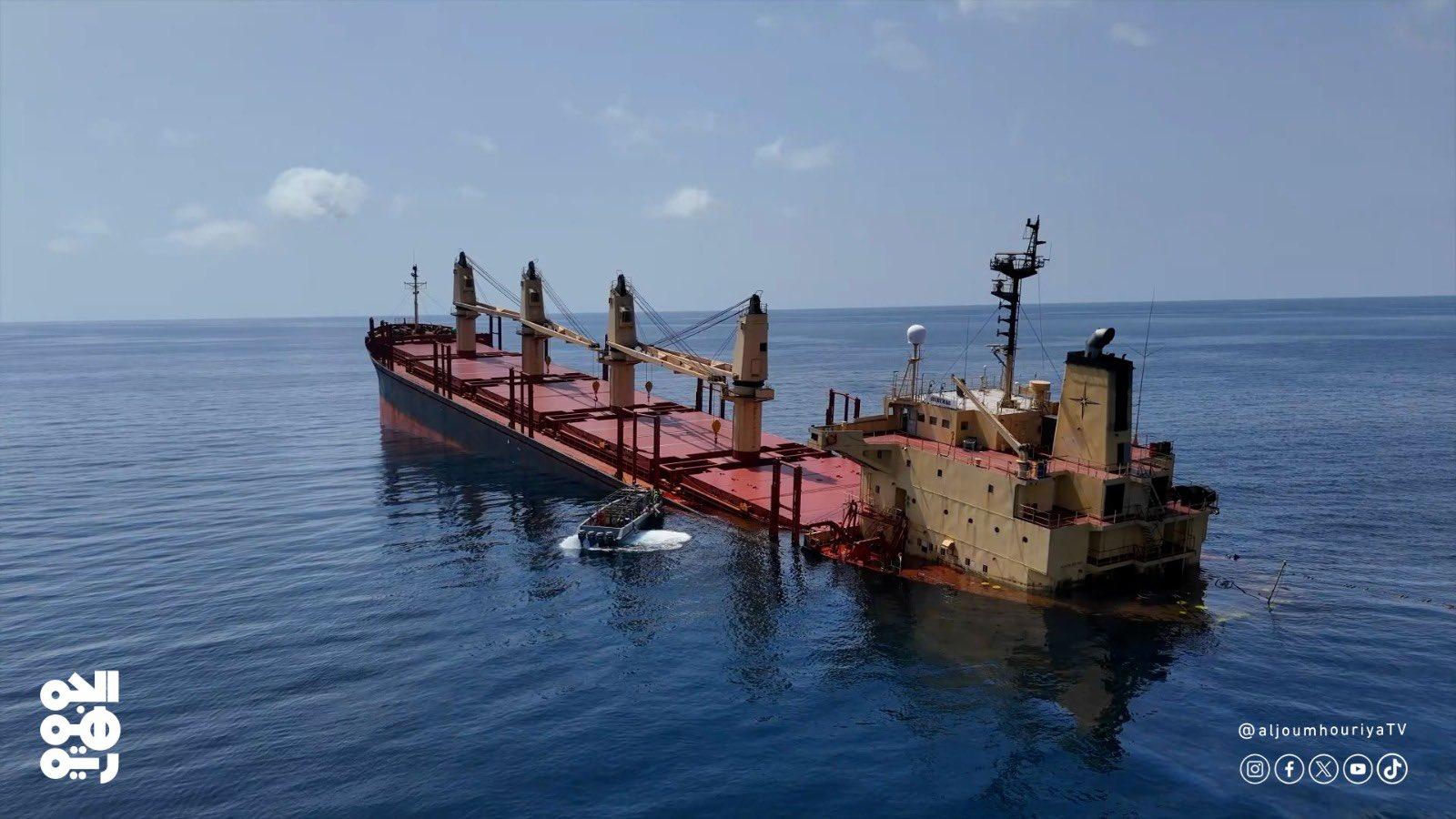 وزير المياه والبيئة: وضع سفينة الشحن (روبيمار) التي استهدفتها مليشيا الحوثي مقلق جدا