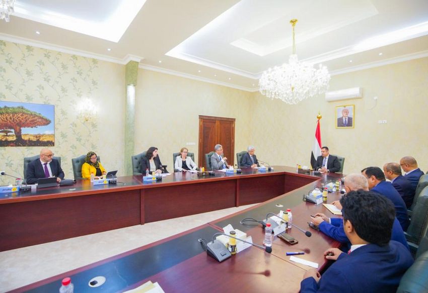 معين عبدالملك يؤكد حرص الحكومة على استمرار الشراكة مع البنك الدولي في القطاعات الحيوية