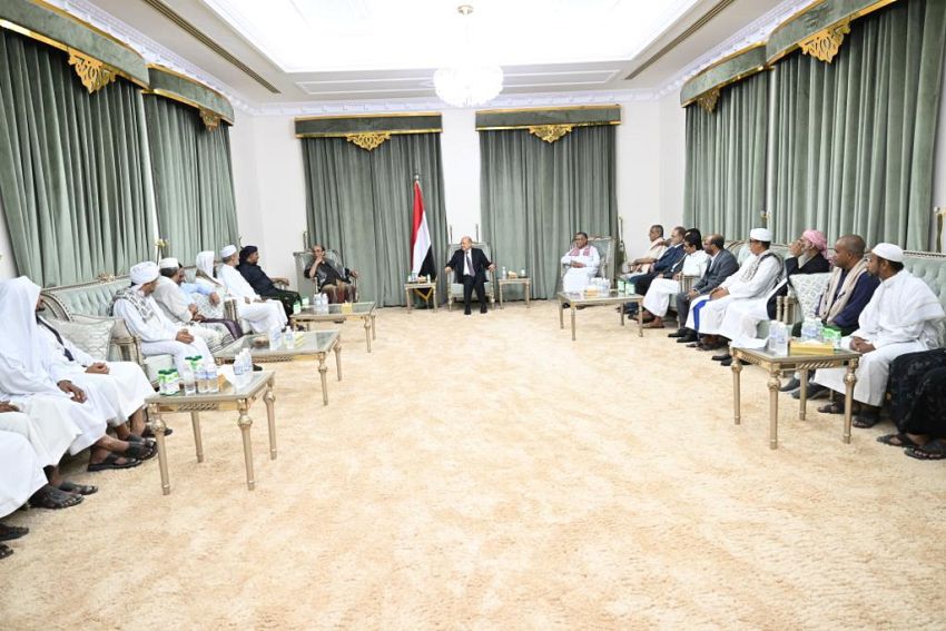 رئيس مجلس القيادة الرئاسي يقيم مأدبة افطار تكريما لاصحاب الفضيلة العلماء