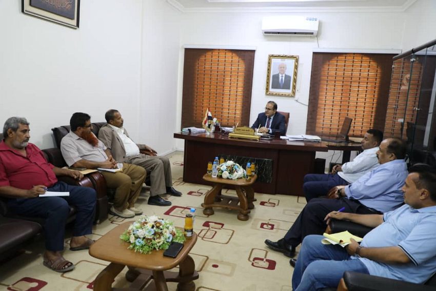 وزير الصحة ومحافظ أبين يناقشان احتياجات القطاع الصحي في المحافظة
