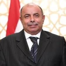 الحكومة توقف تدهور قيمة الريال اليمني عبر سلسلة من الإجراءات 
