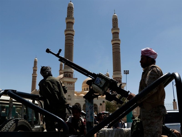 وكالة تنشر تفاصيل اشتباكات عنيفة في صنعاء بين الحوثيين وشيخ قبلي