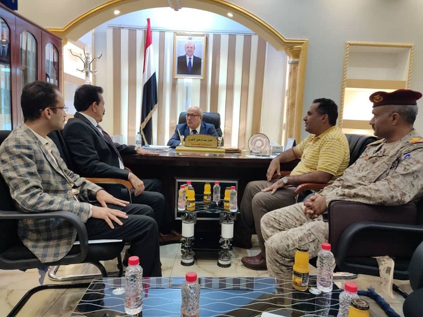 وزير الإدارة المحلية يناقش مع محافظ الجوف اوضاع واحتياجات المحافظة
