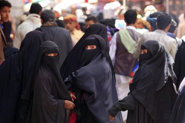 المرأة في زمن الحوثيين.. اختطاف وابتزاز واستغلال وتوضيف لأعمال غير أخلاقية