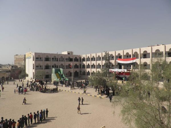 طريقة حوثية جديدة للتجسس على الطلاب وأهاليهم تزيد من مخاوف السكان في صنعاء
