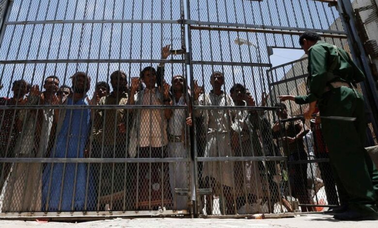 مقتل 14 معتقلاً من أبناء محافظة ذمار في سجون الحوثي جراء التعذيب (الأسماء)