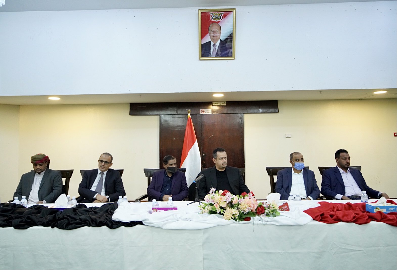 رئيس الوزراء يعلن عدداً من الإجراءات المتعلقة بالخدمات الأساسية والتنموية بحضرموت