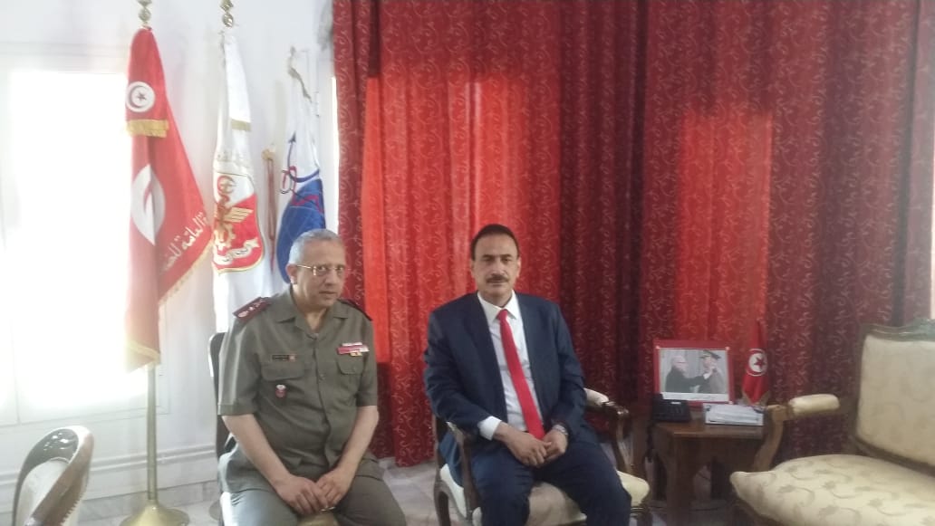 سفير اليمن يلتقي مدير عام الصحة العسكرية التونسية