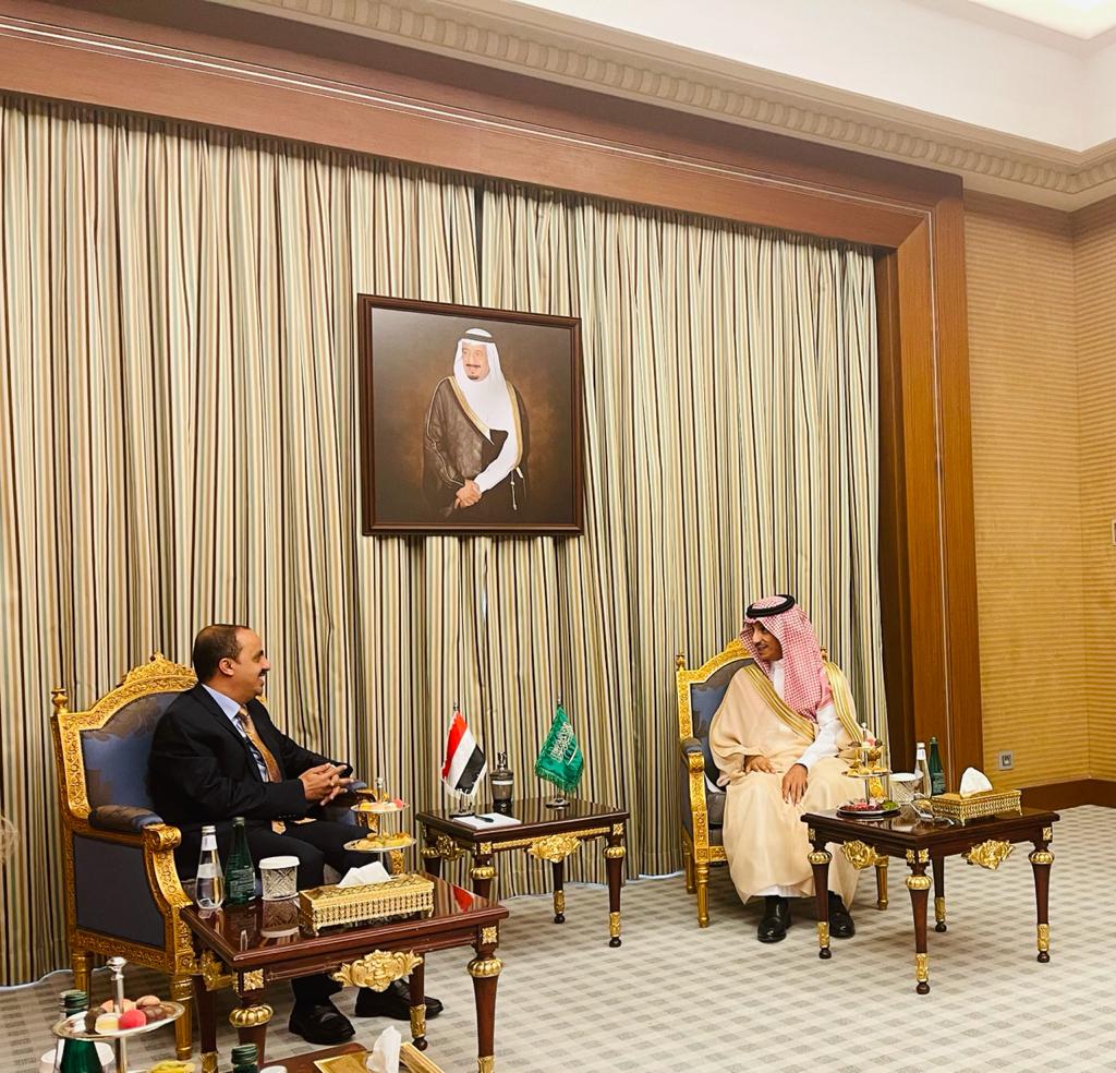 وزير الاعلام يبحث مع وزير السياحة السعودي آفاق تأهيل ودعم القطاع السياحي في اليمن