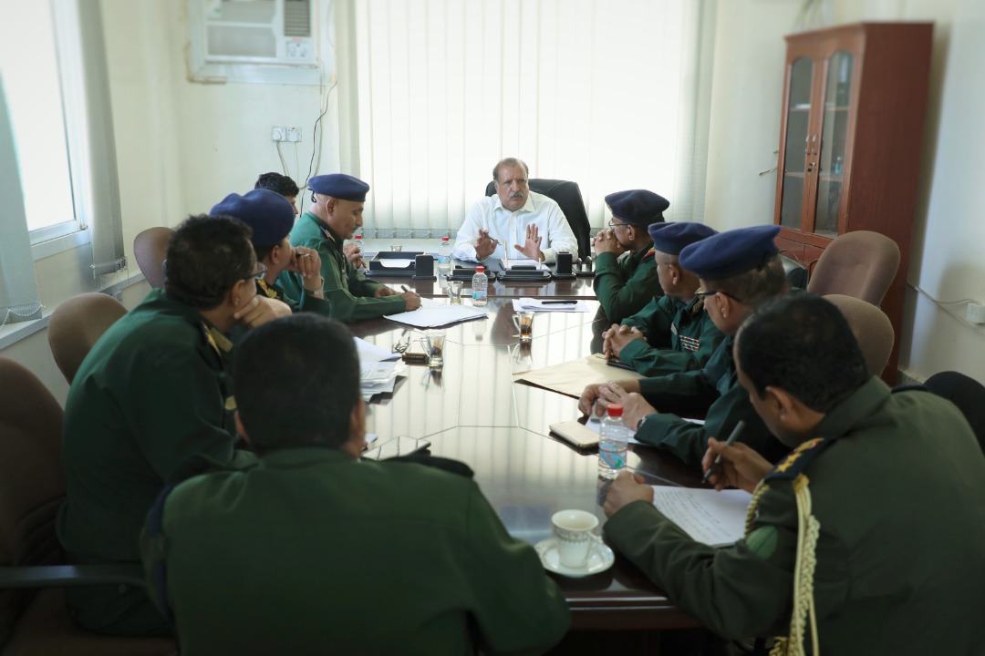 اللواء لخشع يترأس إجتماعاً للمجلس الأعلى لقيادة وزارة الداخلية ويطلع على نشاط قطاعات الوزارة 