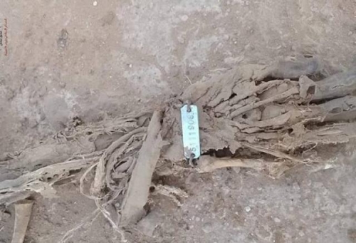 بالصورة.. السيول تجرف جثث الحوثيين في البيضاء.. و”الأساور” لا تزال على معاصم هياكلها العظمية