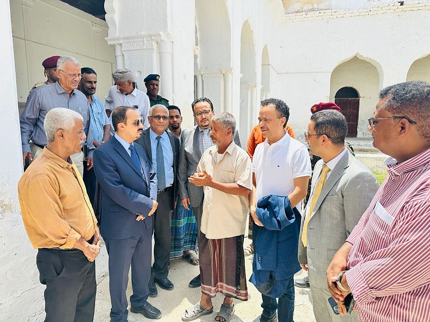 وزير الاعلام والثقافة والسياحة يزور حصن بن عياش التاريخي بالشحر