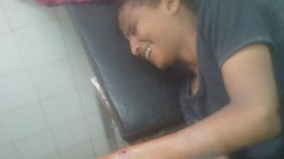 بعد أيام على جريمة طفلة الماء.. قناص حوثي يستهدف طفلا بتعز