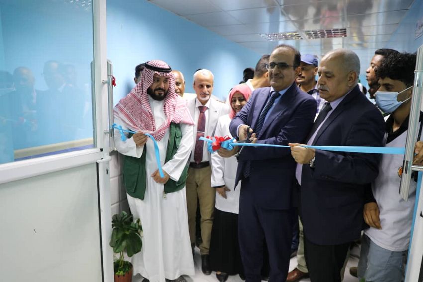 وزير الصحة يفتتح قسمي الطوارئ والأطفال بمستشفى الصداقة في عدن
