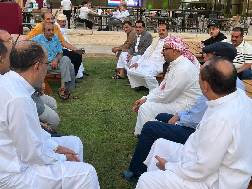 العميد طارق صالح يلتقي رئيس البرلمان وعدد من الأعضاء