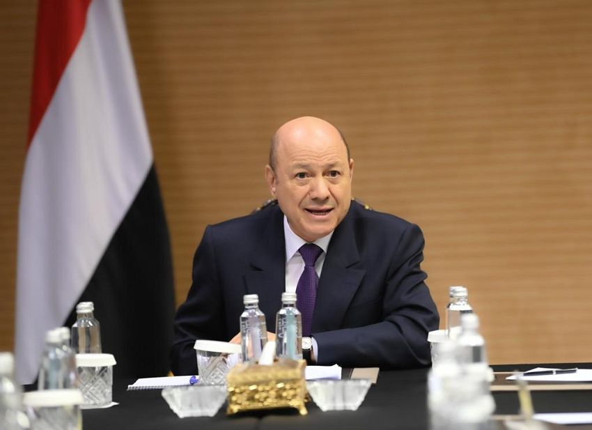 الرئيس العليمي يدعو في اجتماع بمحافظي المحافظات لدعم المقاومة الشعبية في مناطق المليشيات