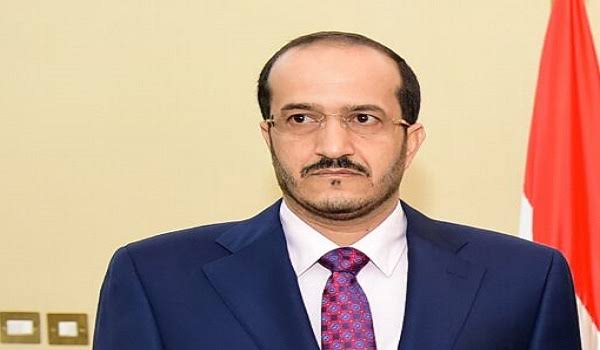 عضو مجلس القيادة عثمان مجلي يعزي المحافظ القوسي