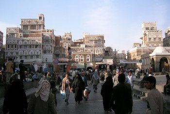 تهاجم الصحابة.. الحوثيون يوزعون مصاحف إيرانية محرفة في مساجد صنعاء 