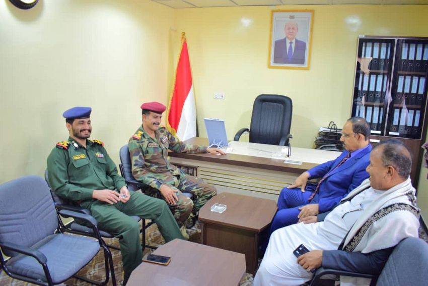 محافظ حضرموت يتفقد أوضاع الكهرباء ويزور قيادة المنطقة العسكرية الأولى