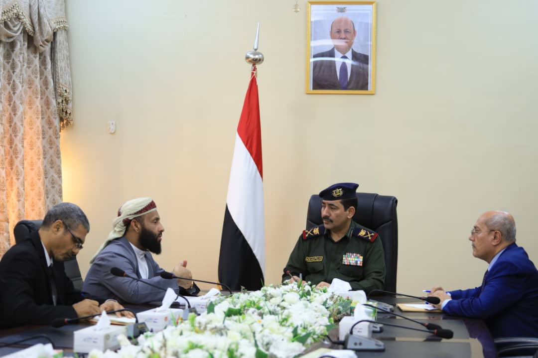 مناقشة الإجراءات الصارمة لإنهاء البسط على أراضي الاوقاف في إجتماع بعدن