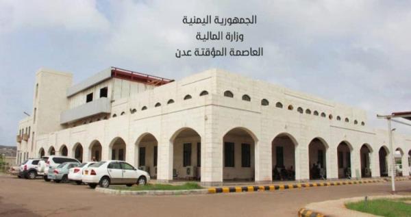 المالية توضح حقيقة إيقاف رواتب موظفي الدولة